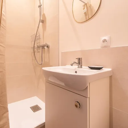 Cosy - A 10min Du Metro Apartament *